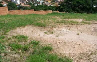Imagem: O terreno à venda possui e está localizado em Fazenda Santana