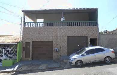 Imagem: A casa possui 3 Dormitórios, 1 Suíte, 2 Banheiros, 2 Vagas