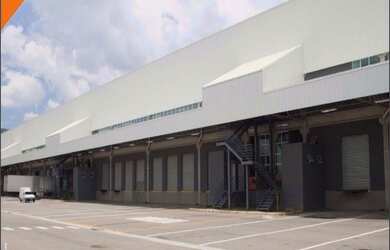 Imagem: O depósito possui 4 Banheiros, 10 Vagas na garagem, 4.167m²