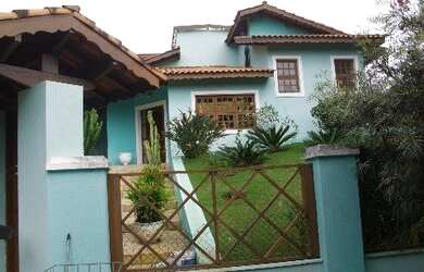 Imagem: A casa em condomínio possui 3 Dormitórios, 3 Suítes, 5 Banheiros