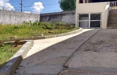 Imagem: A casa possui 3 Dormitórios, 1 Suíte, 2 Banheiros, 2 Vagas