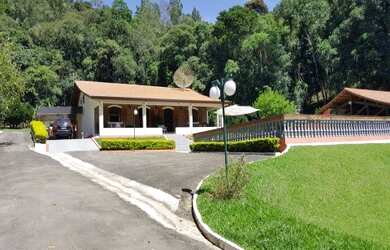 Imagem: A fazenda à venda possui 4 Dormitórios, 2 Suítes, 3 Banheiros