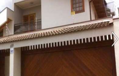 Imagem: A casa possui 4 Dormitórios, 2 Suítes, 3 Banheiros, 4 Vagas