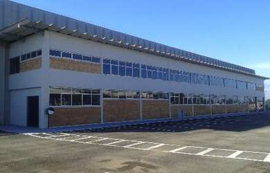 Imagem: O depósito possui 8 Banheiros, 22 Vagas na garagem, 32.654m²