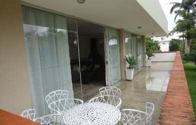 Imagem: A casa em condomínio possui 4 Dormitórios, 4 Suítes, 9 Banheiros