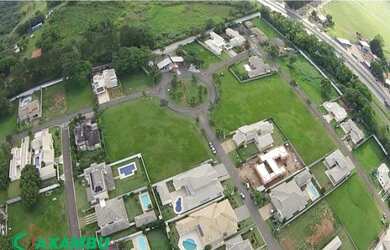 Imagem: A casa em condomínio possui 5 Dormitórios, 5 Suítes, 4 Banheiros