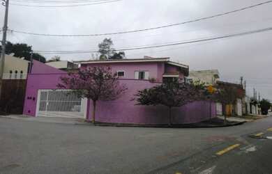 Imagem: A casa possui 2 Dormitórios, 1 Suíte, 2 Banheiros, 2 Vagas