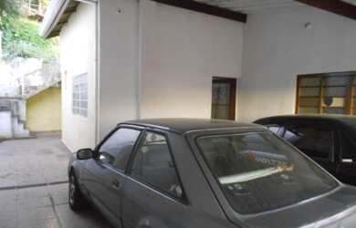 Imagem: A casa possui 3 Dormitórios, 1 Suíte, 1 Banheiro, 2 Vagas