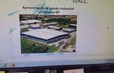 Imagem: O depósito possui 6 Banheiros, 20 Vagas na garagem, 21.940m²