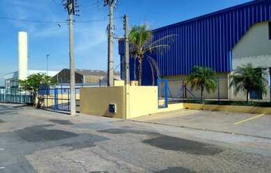 Imagem: O depósito possui 4 Banheiros, 7 Vagas na garagem, 1.515m²