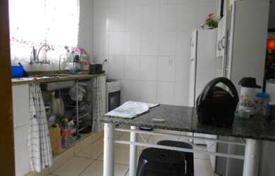 Imagem: A casa possui 2 Dormitórios, 1 Banheiro, 1 Vaga na garagem