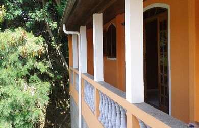 Imagem: A casa possui 2 Dormitórios, 1 Banheiro, 1 Vaga na garagem