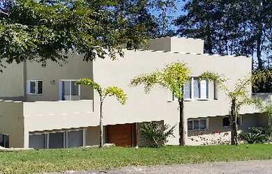 Imagem: A casa em condomínio possui 4 Dormitórios, 4 Suítes, 4 Banheiros