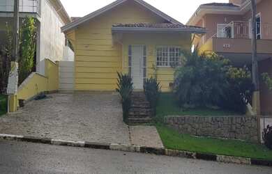 Imagem: A casa em condomínio possui 3 Dormitórios, 1 Suíte, 3 Banheiros