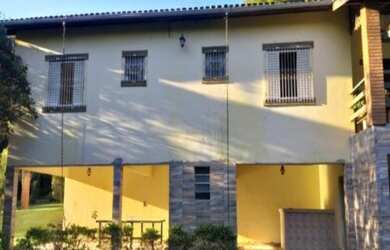 Imagem: A chácara possui 5 Dormitórios, 3 Suítes, 4 Banheiros, 24000m²