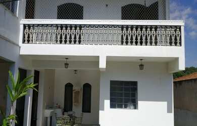 Imagem: A casa possui 3 Dormitórios, 1 Suíte, 3 Banheiros, 3 Vagas