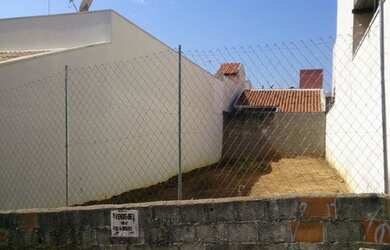 Imagem: O terreno possui 140m² de Área Privada e está localizado