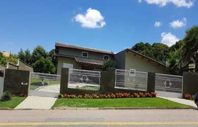 Imagem: A casa em condomínio possui 3 Dormitórios, 1 Suíte, 4 Banheiros