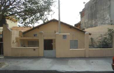 Imagem: A casa possui 2 Dormitórios, 1 Banheiro, 152m² de Área e