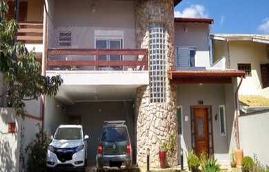 Imagem: A casa em condomínio possui 3 Dormitórios, 1 Suíte, 4 Banheiros