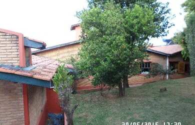 Imagem: A casa possui 3 Dormitórios, 1 Suíte, 2 Banheiros, 620m²