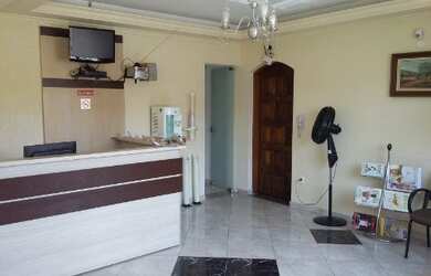 Imagem: A loja possui 8 Dormitórios, 2 Banheiros, 3 Vagas na garagem