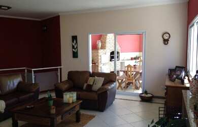 Imagem: A casa em condomínio possui 3 Dormitórios, 1 Suíte, 2 Banheiros