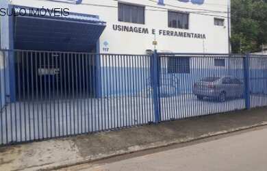 Imagem: O depósito possui 2 Banheiros, 4 Vagas na garagem, 800m² de