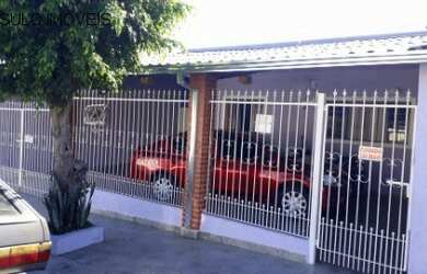 Imagem: A casa possui 3 Dormitórios, 2 Banheiros e 250m² de Área