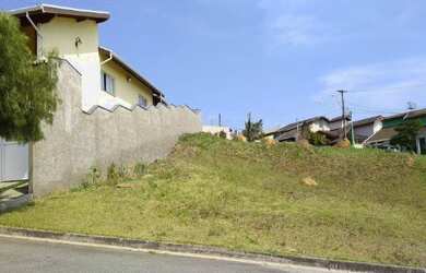 Imagem: O terreno possui 300m² de Área Privada e está localizado