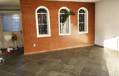 Imagem: A casa possui 3 Dormitórios, 2 Banheiros, 152m² de Área