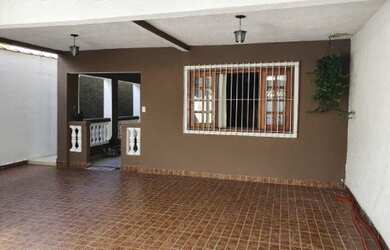 Imagem: A casa possui 3 Dormitórios, 1 Suíte, 2 Banheiros, 2 Vagas