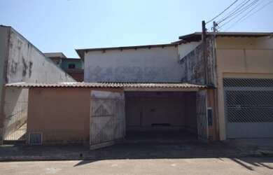 Imagem: A casa à venda possui 1 Dormitório, 1 Banheiro, 2 Vagas na