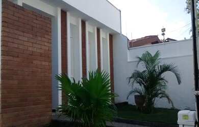 Imagem: A loja possui 3 Dormitórios, 1 Suíte, 7 Vagas na garagem