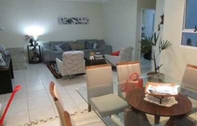 Imagem: A casa possui 3 Dormitórios, 3 Suítes, 4 Banheiros, 2 Vagas