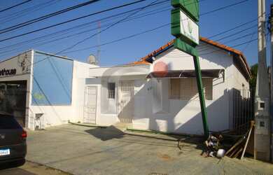 Imagem: A loja possui 1 Banheiro, 3 Vagas na garagem, 216m² de Área