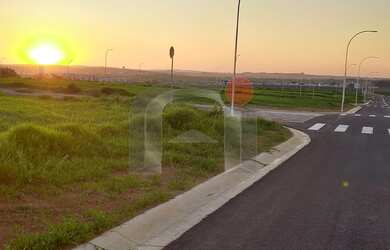 Imagem: O terreno possui 350m² de Área Privada e está localizado