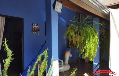 Imagem: A casa possui 2 Dormitórios, 1 Banheiro, 1 Vaga na garagem