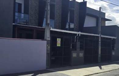 Imagem: A casa possui 2 Dormitórios, 1 Banheiro, 1 Vaga na garagem