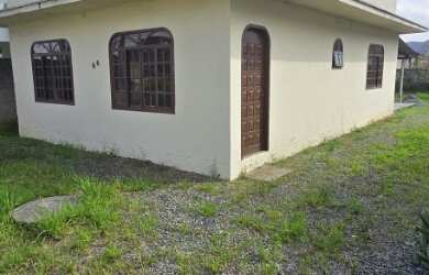 Imagem: A casa possui 3 Dormitórios, 1 Banheiro, 1 Vaga na garagem