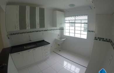 Imagem: A kitnet possui 2 Dormitórios, 1 Banheiro, 1 Vaga na garagem