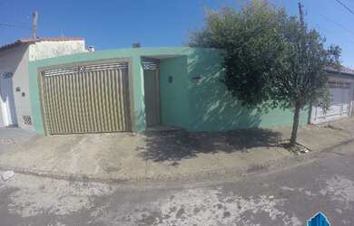 Imagem: A casa possui 2 Dormitórios, 2 Banheiros, 5 Vagas na garagem