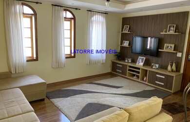 Imagem: A casa possui 3 Dormitórios, 1 Suíte, 1 Banheiro, 2 Vagas