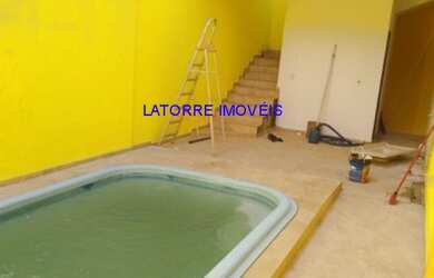 Imagem: A casa em condomínio possui 4 Dormitórios, 3 Suítes, 6 Banheiros