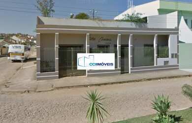 Imagem: A casa possui 2 Dormitórios, 1 Banheiro, 2 Vagas na garagem