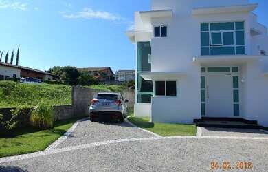 Imagem: A casa em condomínio possui 3 Dormitórios, 3 Suítes, 5 Banheiros