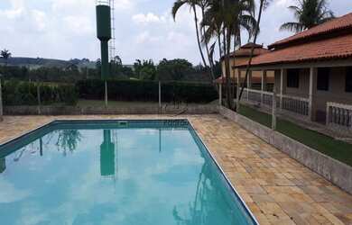 Imagem: A fazenda possui 3 Dormitórios, 3 Suítes, 1 Banheiro, 1 Vaga