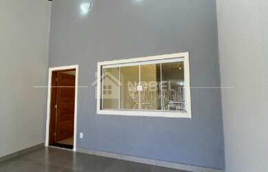 Imagem: A casa possui 3 Dormitórios, 1 Suíte, 1 Banheiro, 2 Vagas