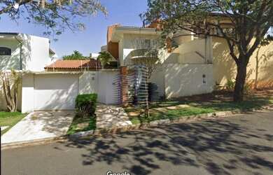 Imagem: A casa possui 3 Dormitórios, 1 Suíte, 4 Banheiros, 2 Vagas