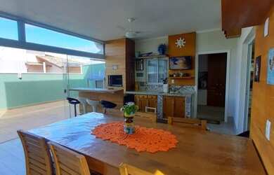 Imagem: A casa em condomínio possui 3 Dormitórios, 1 Suíte, 3 Banheiros